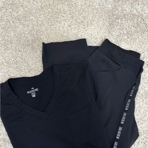 Med Couture Women's straight leg pant and 1 pocket top